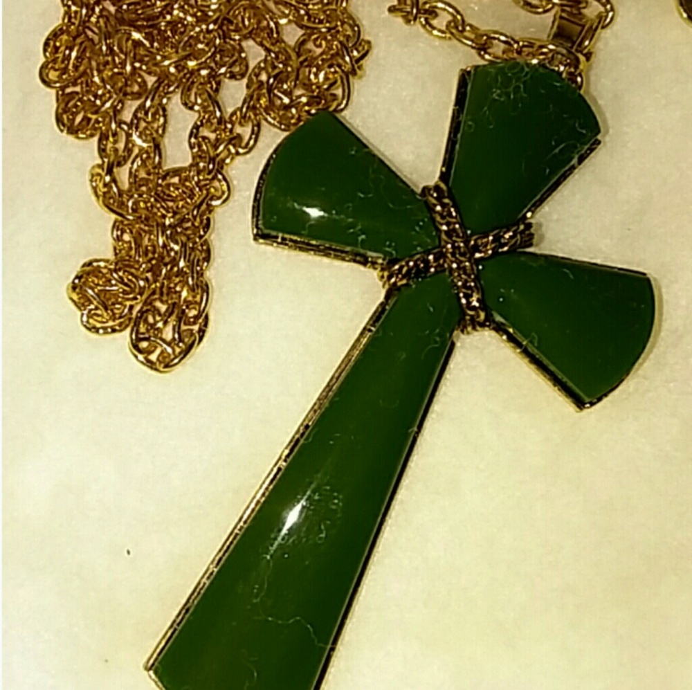 Vintage Juliet Cross Necklace Avon